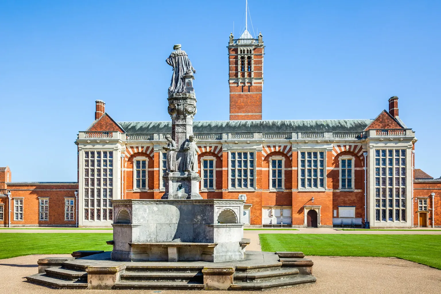 Christ's Hospital chapel and quadrangle